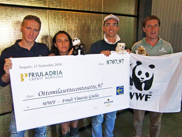 Consegna assegno BREDASmile 2010 a WWF FVG